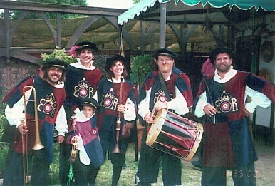 Queen's Band_1.jpg